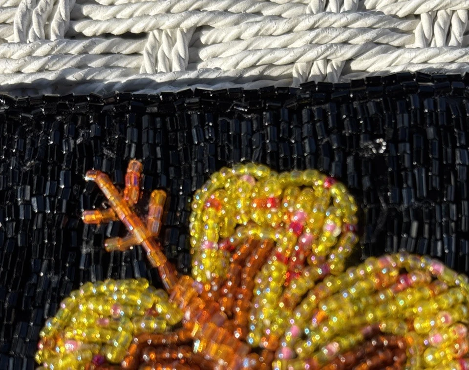 Muñequera Angelia Moore vintage negra con cuentas con flores 3D Foto 3 de 4