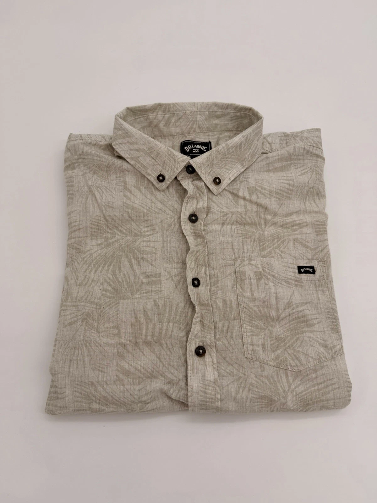 Billabong Men’s Button-Up Shirt Tan Palm Leaf Print Short Sleeve Size M