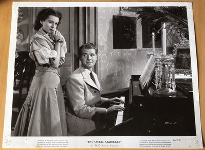 Rhonda Fleming SPIRAL STAIRCASE Pressefoto #5
