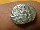 MONNAIE ROMAINE ANTIQUE - (1) - MINIMI BARBARE de TETRICUS - RARE ! 0,24gr !