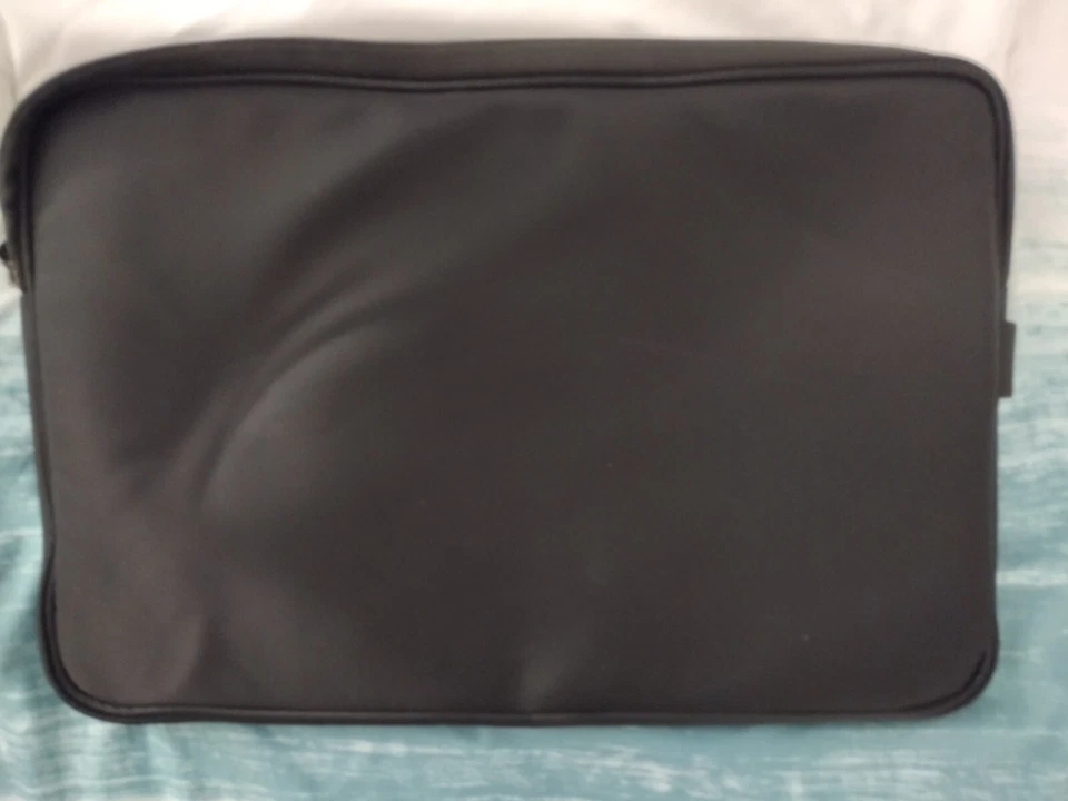 Platinum Sleeve For Apple iPad Pro/Air And Microsoft Surface Pro 3 And 4 - Image 2 of 2