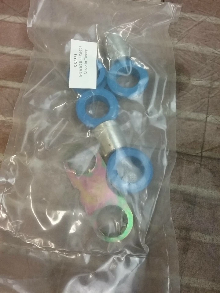 Kit de buje de extremo de varilla de amarre de dirección interior delantero plateado marca SB 579-6001  Foto 2 de 2