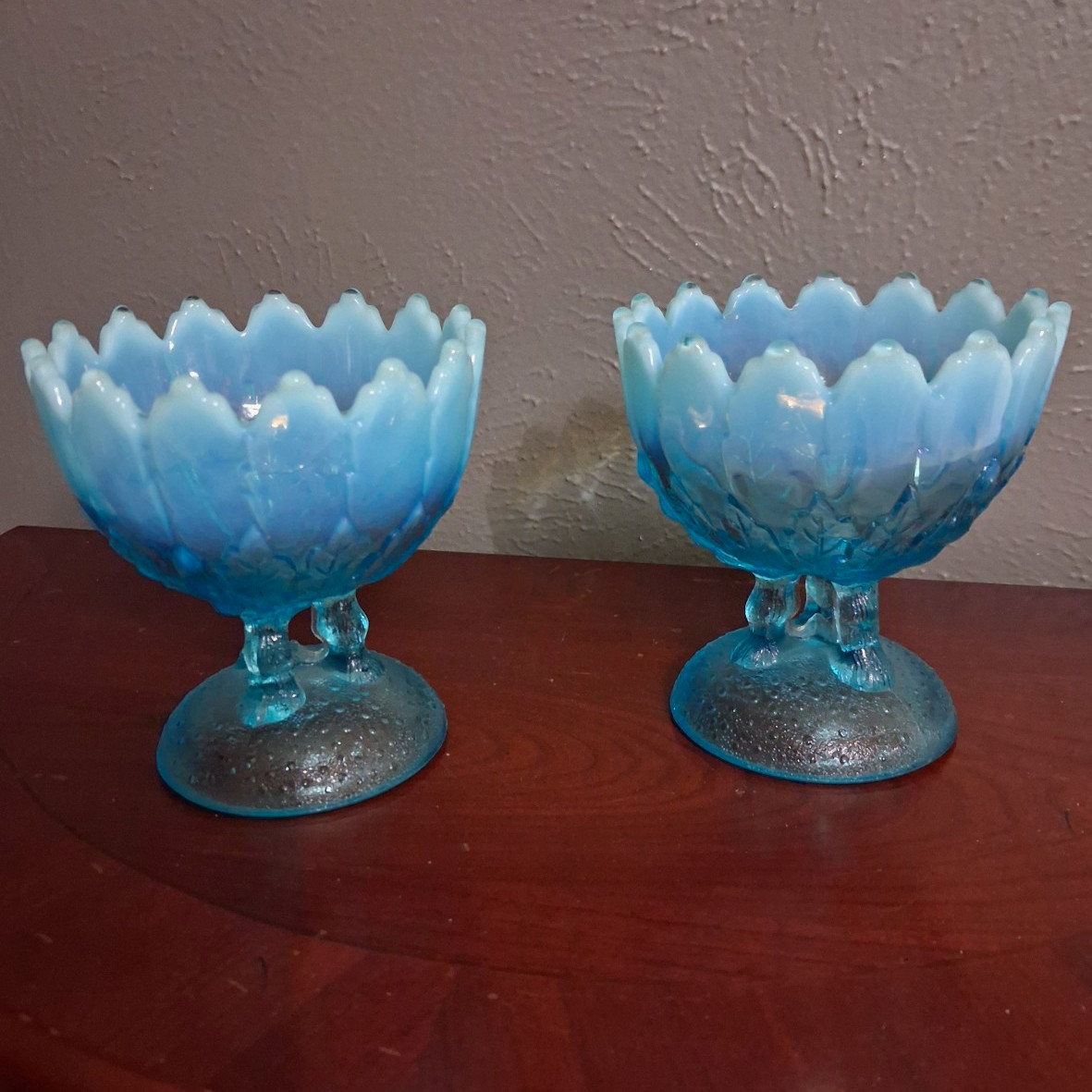 Hiltopvines, NORTHWOOD Set of 2 Blue Glass Scalloped Rim Pedestal Compote Bowls