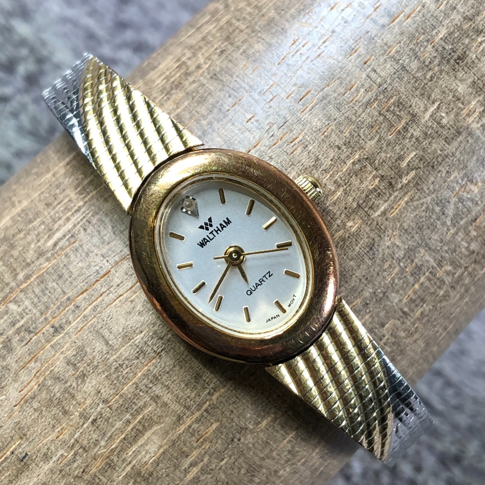 Vtg Waltham Women W009D Diamond Gold Tone Oval Quartz 18mm Watch 6 3/4