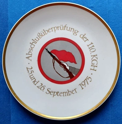 12 135 Ehrengeschenk Teller „Abschlußübung der 110. KGH (Kampfgruppen .... - Bild 1 von 2
