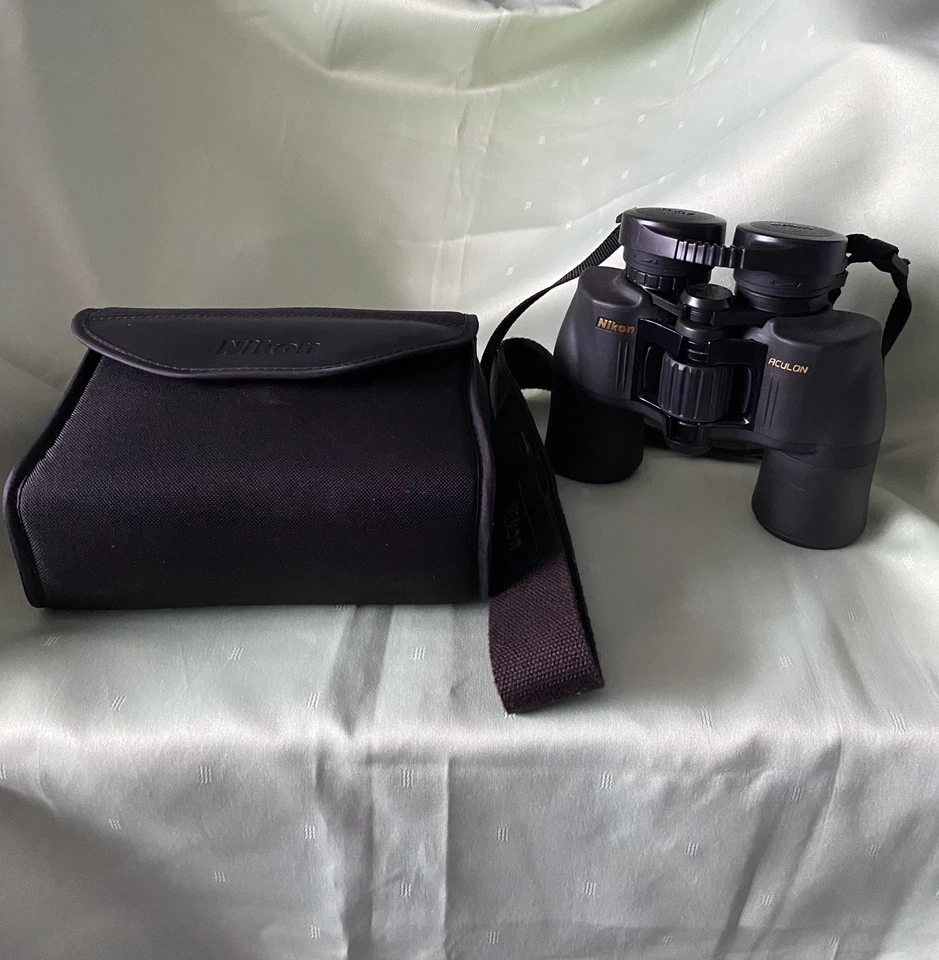 Nikon Aculon 8x42  Binoculars - Black A211  - Image 2 of 4