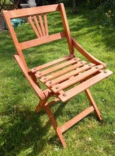 VINTAGE WOODEN CHILD’S FOLDING PICNIC CHAIR, 1940/50s