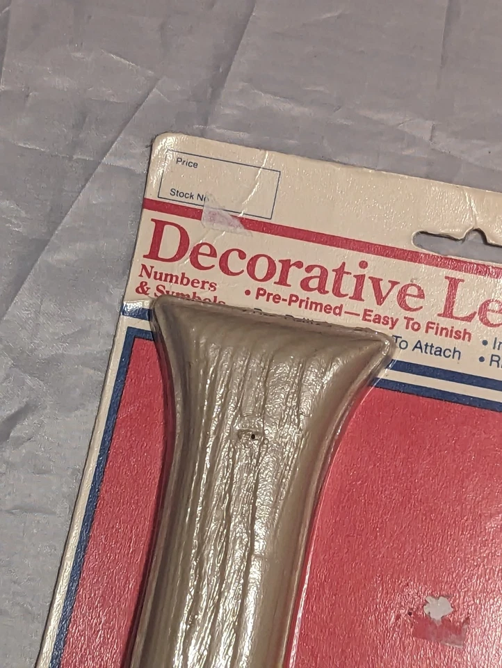 Letras decorativas de grano de madera simulada de 7 pulgadas en/exterior pretaladradas nuevas "L" Foto 4 de 4