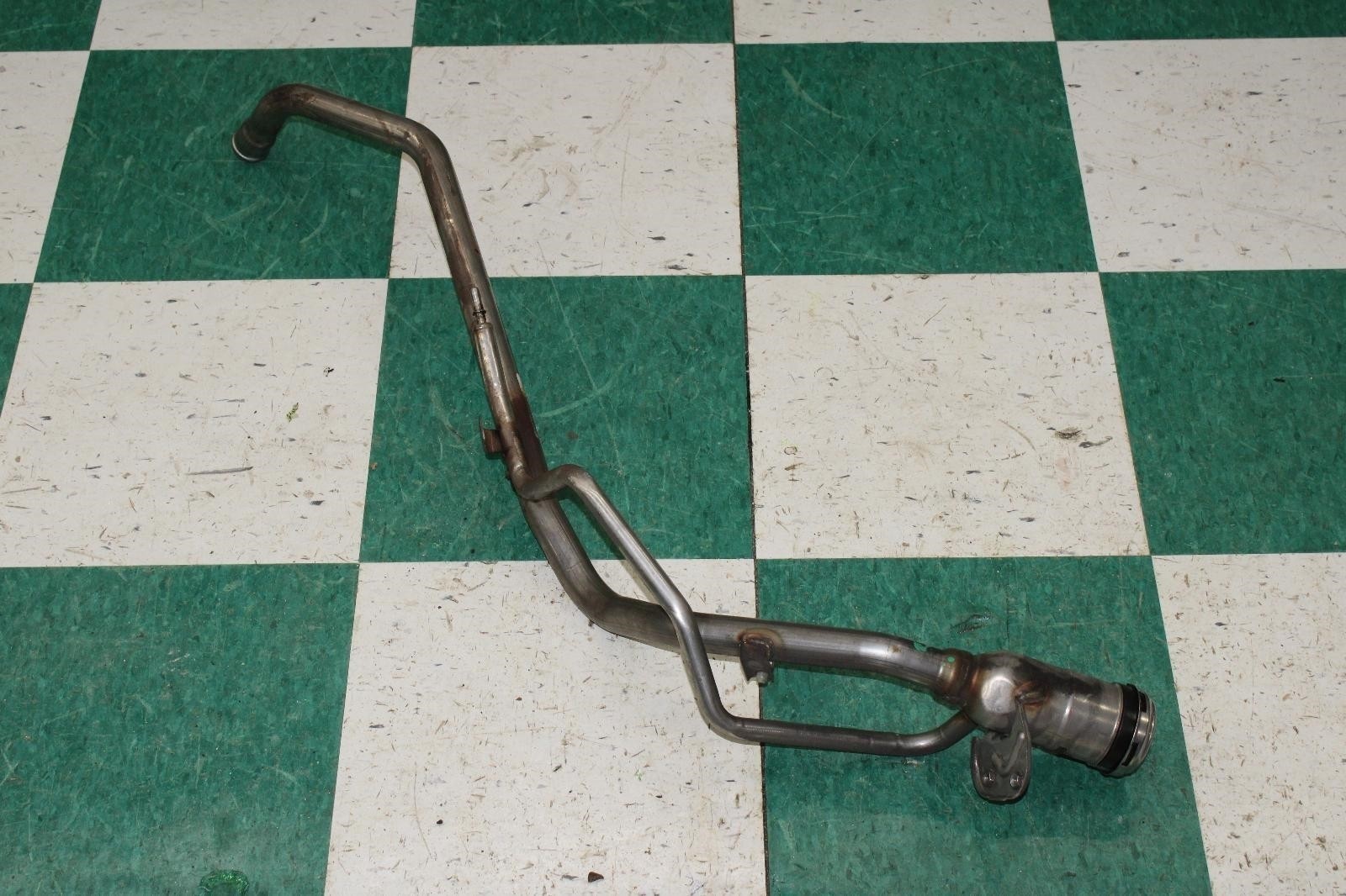 Maserati Ghibli 2017-2024 Fuel filler neck