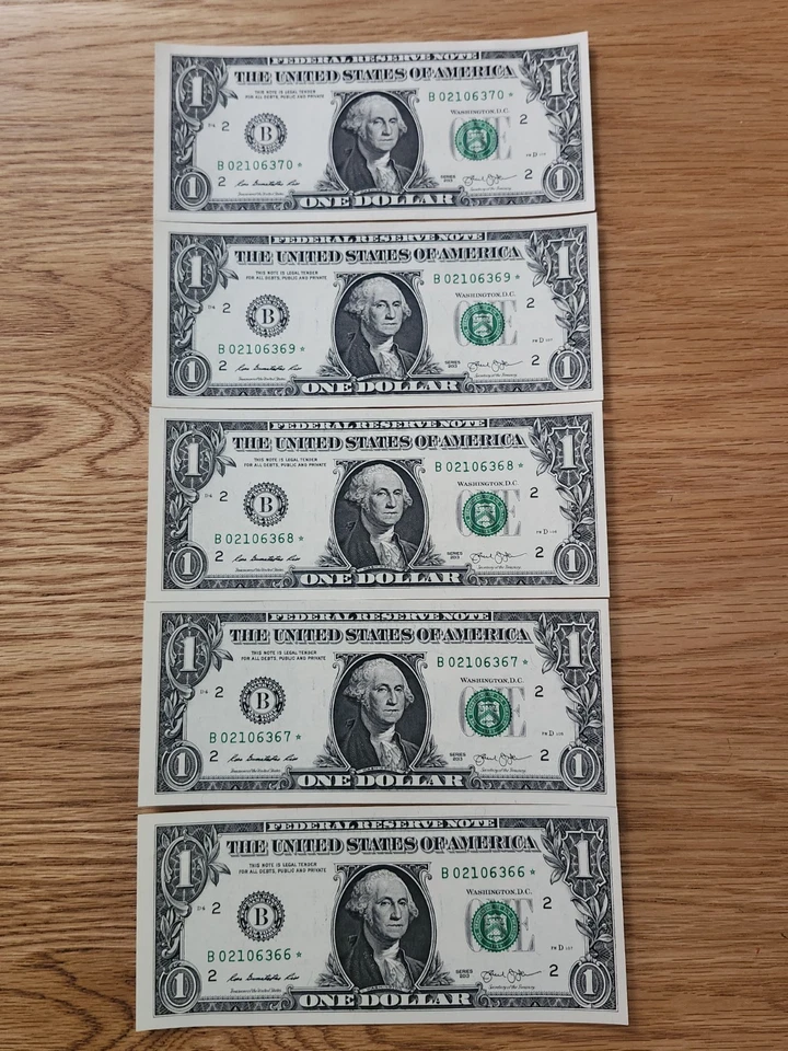 2013 New York FT WORTH Star Note BEP (5) $1 Star Note bills in sequence UNC/GEM - Image 3 of 4
