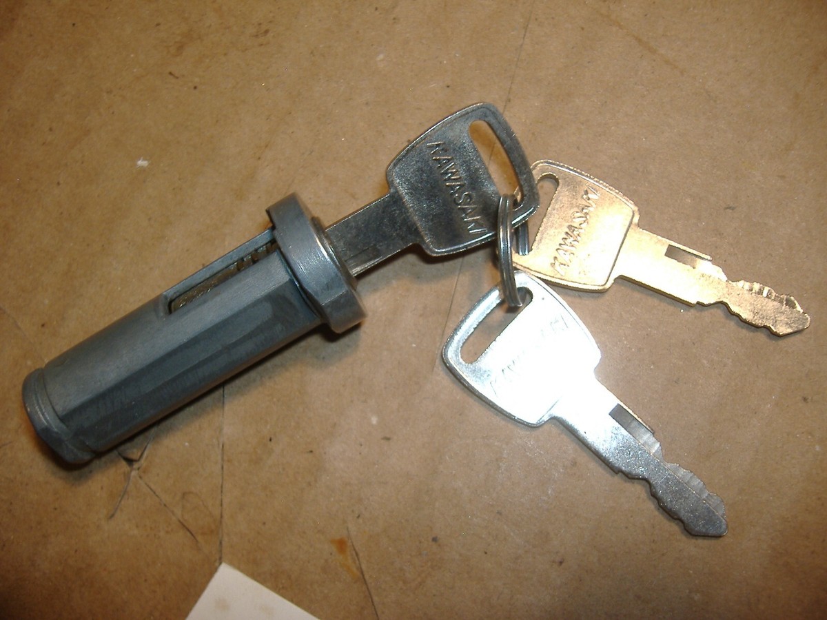 うページ NOS OEM KAWASAKI TOOLBOX LOCK ASSY. 88-90 ZX1000 PART NUMBER