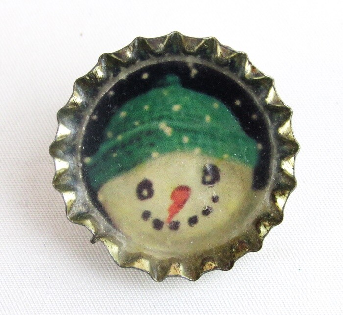 Vintage Silver Metal Bottle Cap Frame Snowman Holiday Pin Brooch - Cute!