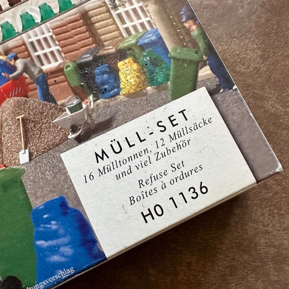 NEW OLD STOCK BOXED BUSCH HO 1136 1:87 SCALE REFUSE SET MADE IN GERMANY - Image 2 of 4