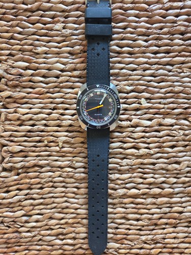 Timex Q Reissue 1971 Velocity 36mm Rubber Strap Watch TW2W22400