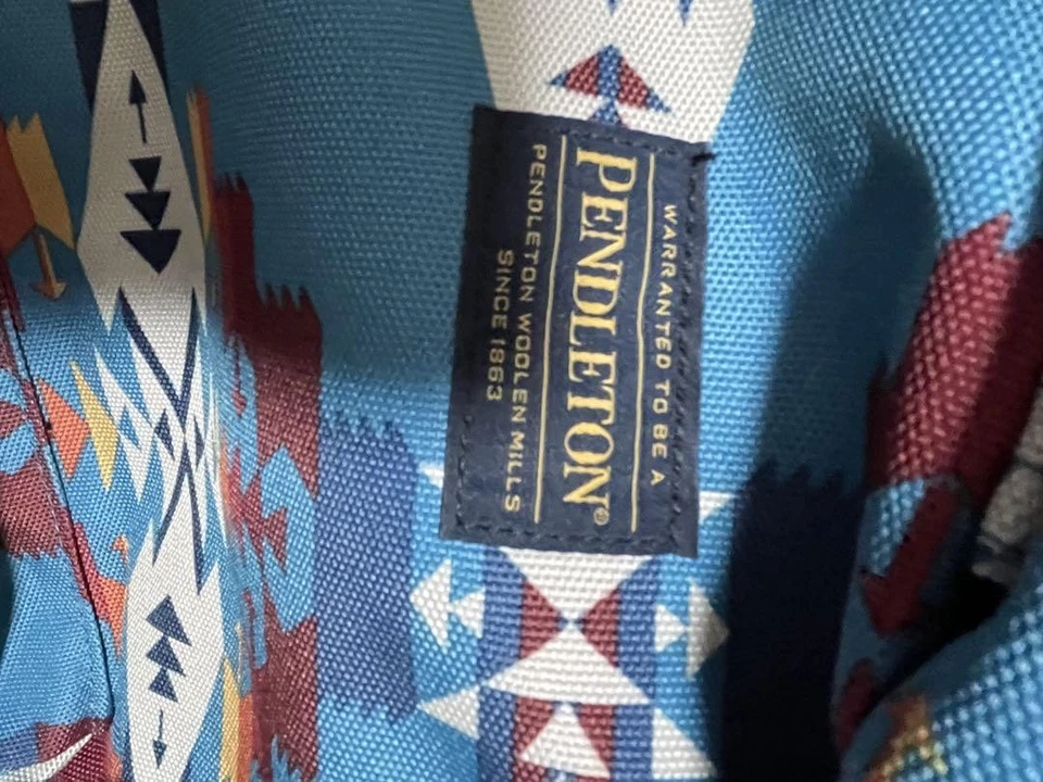 Mochila Pendleton X New Era patrón geométrico Foto 4 de 4