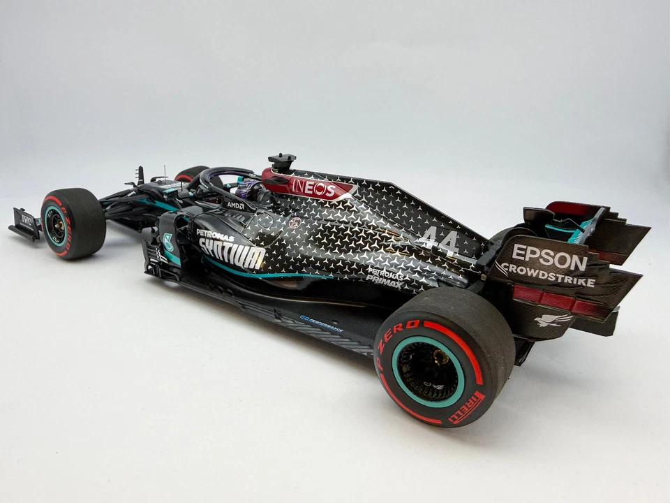 2020 Hamilton Mercedes W11 (Tuscan GP) 1:18 Minichamps 110200944 - Immagine 4 di 4