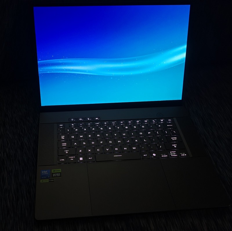 Asus ROG Zephyrus G16 GU605 16 240Hz QHD+ Ultra 9 285H 32GB 1TB RTX 5070 Ti
