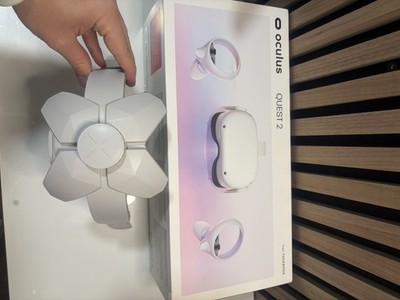 Oculus Quest 2 VR-Brille - Guter Zustand - Inkl. OVP & Ergonomischem Headstrap