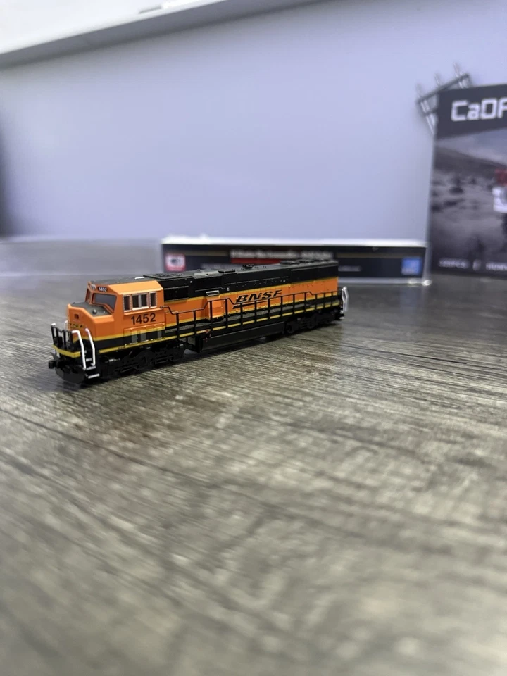Atlas N Scale DCC Sound N Sd60M Locomotive BNSF 1452 Gold Series - Image 2 of 4