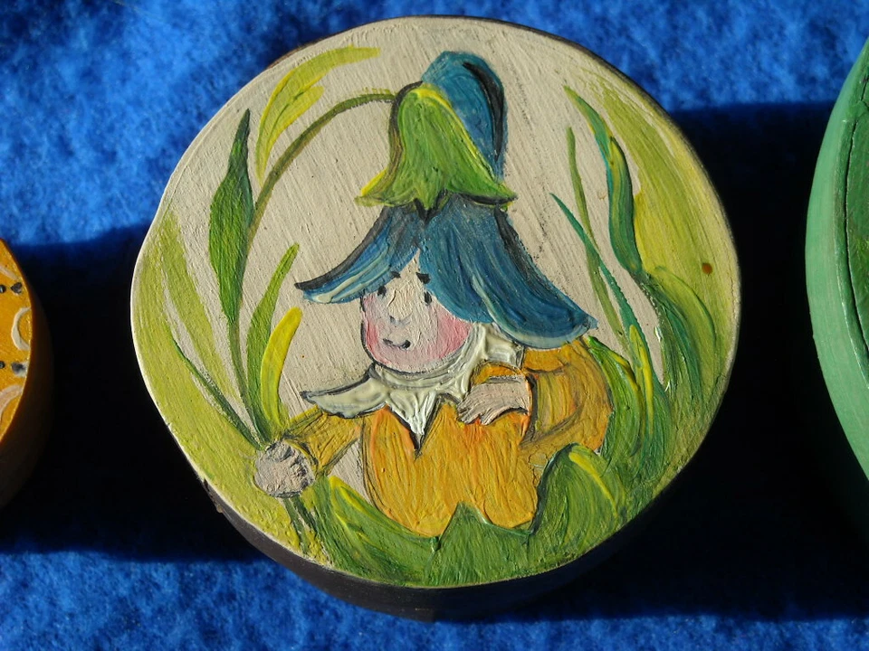 Four Piece Set Bühler Swiss Hand Made Round Boxes Primitive Nesting Since 1918 - Image 4 of 4