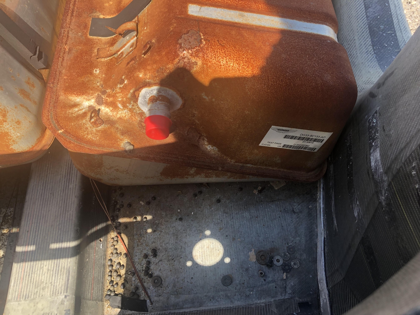2014 ASTON MARTIN VANTAGE FUEL TANK *PARTS ONLY/FLOOD RECOVERY* DG339C133AD OEM