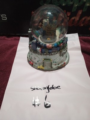 8'' x 6'' VINTAGE  Blooming Dales & Central Park, Twin Towers Snow Globe. New York