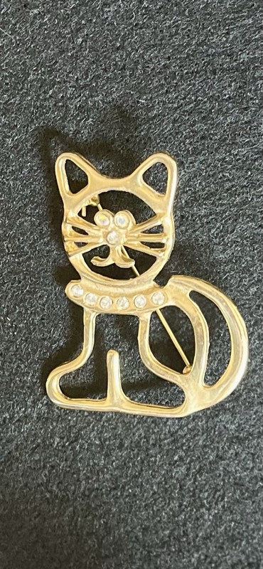 Whimsical Cat Brooch/ Pin Gold Tone With Rhinestone Collar , Eyes,  & Nose 😺