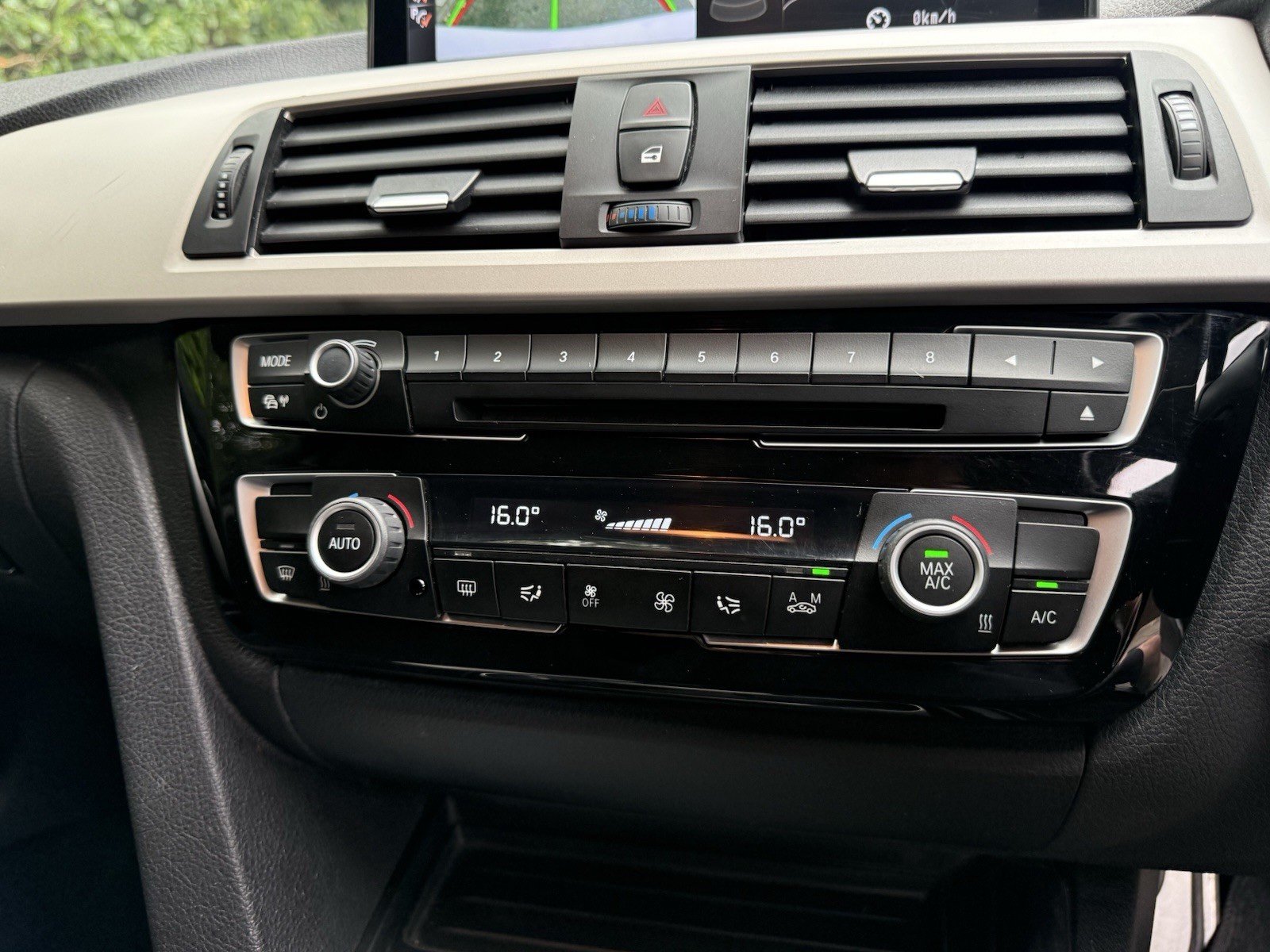 2016 BMW 3 Series, photograph 12