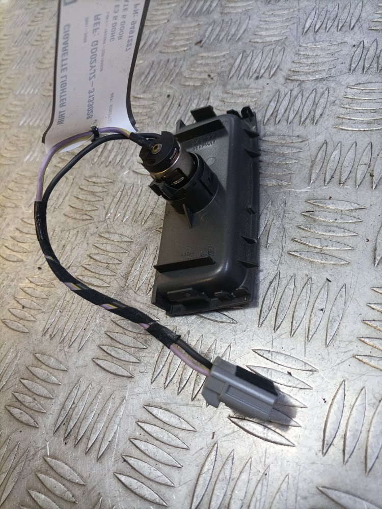 Volvo V70 12 Volt. Power Socket PN 9491227 for sale online | eBay