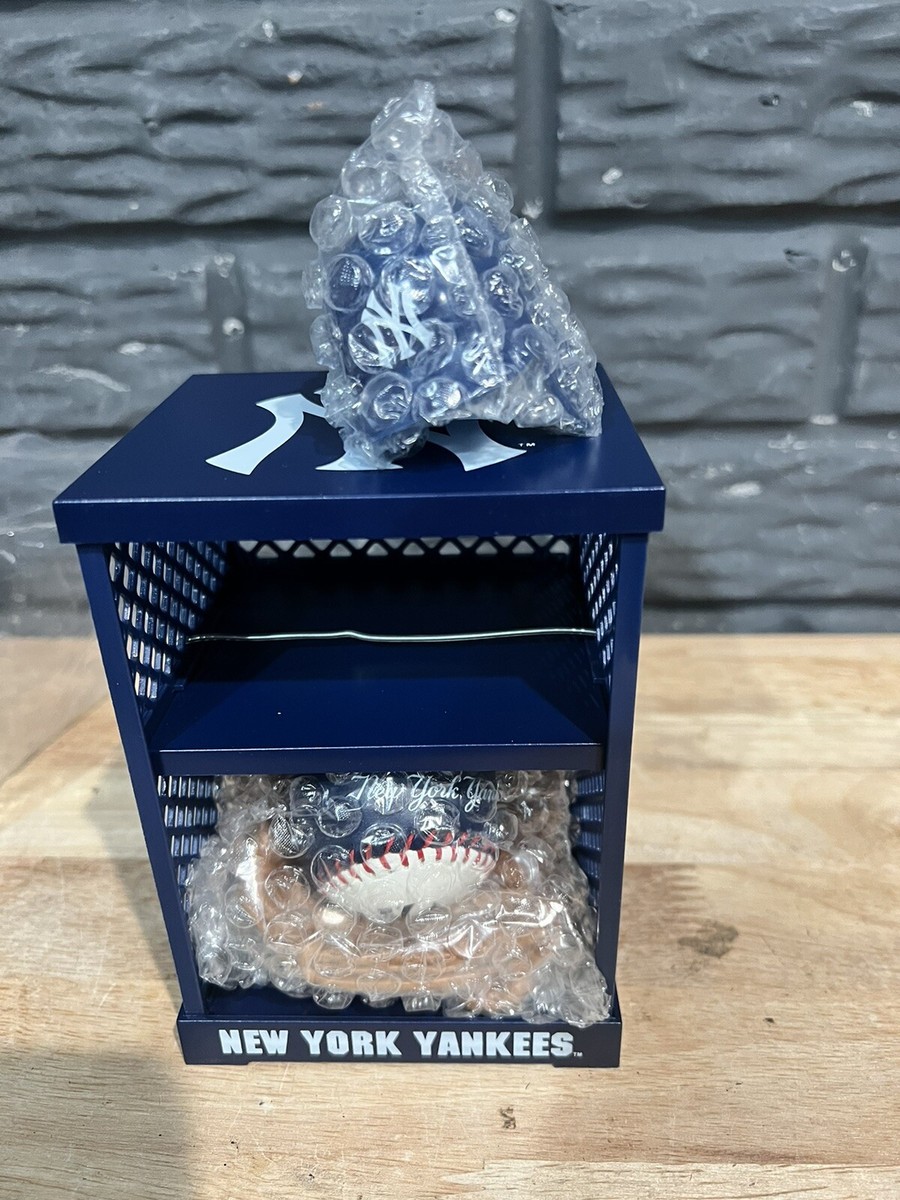 Coffret Collection New York Yankees – Mini Casier, Ballon Rawlings, Gant Et Casquette