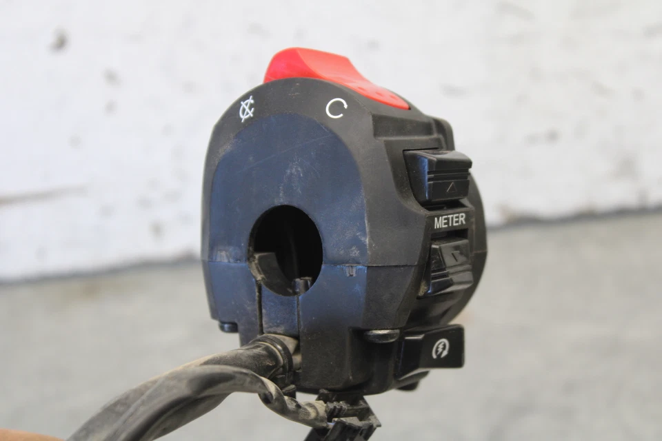 11-24 SUZUKI GSXR750 CLIPE DIREITO NA ALÇA KILL OFF INTERRUPTORES DE PARTIDA BB687 - Imagem 3 de 4