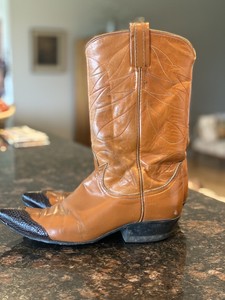 wingtip cowboy boots