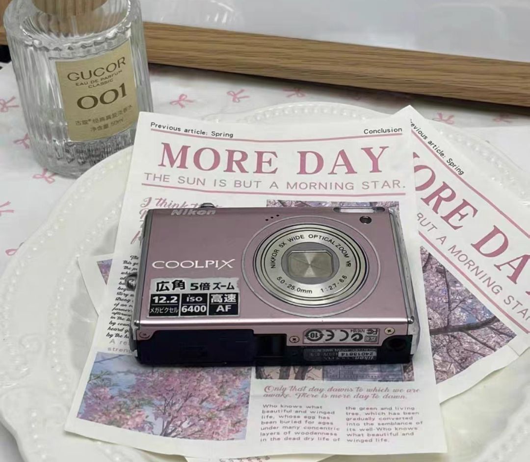 Nikon COOLPIX S640 Compact Digital Camera 5x Optical Zoom