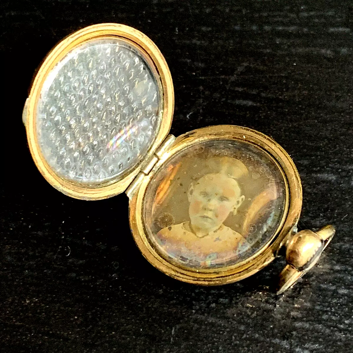 Victorian mourning locket clearance