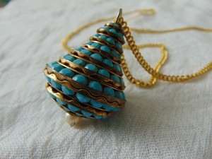 Authentic vtg gold plated chain graduated layers of blue crystal stones pearl bottom neckl