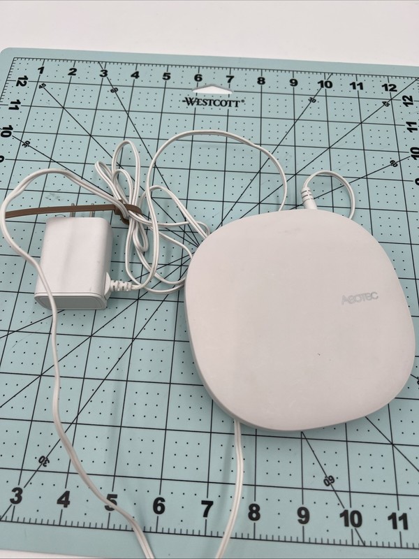Aeotec Smart Home Hub IM6001-V3P01 with Geniric  Power Adapter
