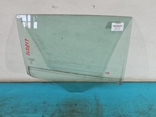 Porte arrière et accessoires Infiniti Q30