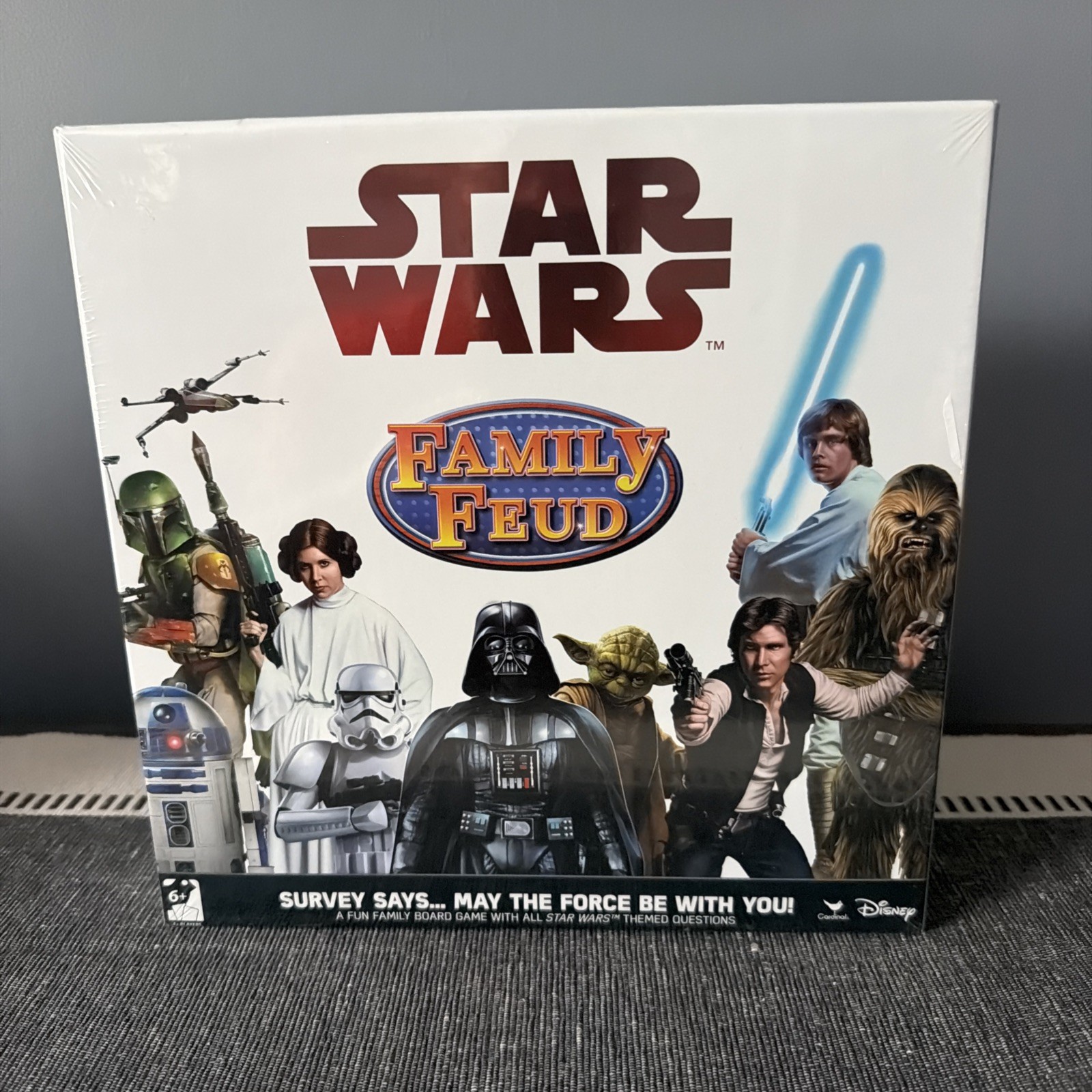 STAR WARS Family Feud Trivia Board Game by Disney. New and s