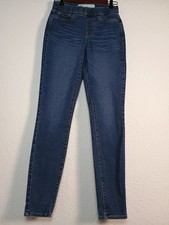 Signature Levi Strauss  Co. Totally Shaping Pull-On Skinny Jeans
