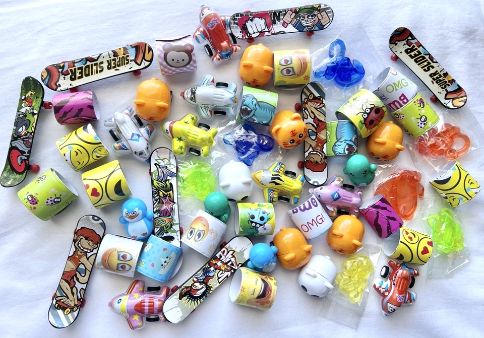 Lote de favoritos de festa de aniversário pulseira tapa skate avião brinquedo colecionáveis - Imagem 4 de 4