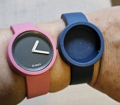 2 In 1! O Clock Grau mit 2 Armbändern Grösse M blau und rosa 