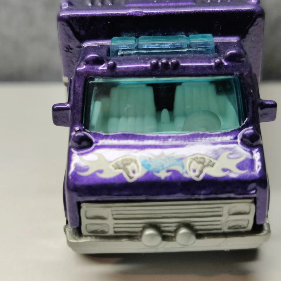 Vintage 1998  Hot Wheels Purple 1/64 Diecast Ambulance  " Saber Tooth " MINT - Image 3 of 4