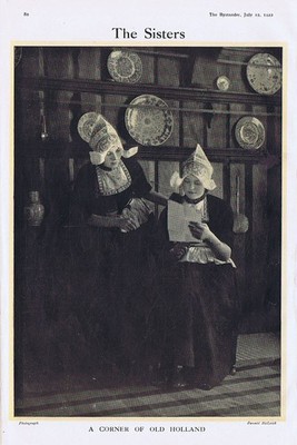 THE SISTERS A Corner of Old Holland - Antiker Druck 1922