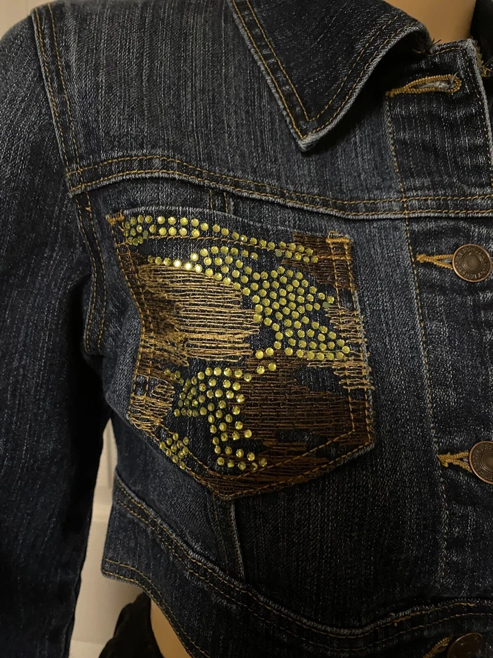 Clash Y2K Cropped Jean Jacket Rhinestone Pockets  Women’s size Small - Изображение 3 из 4