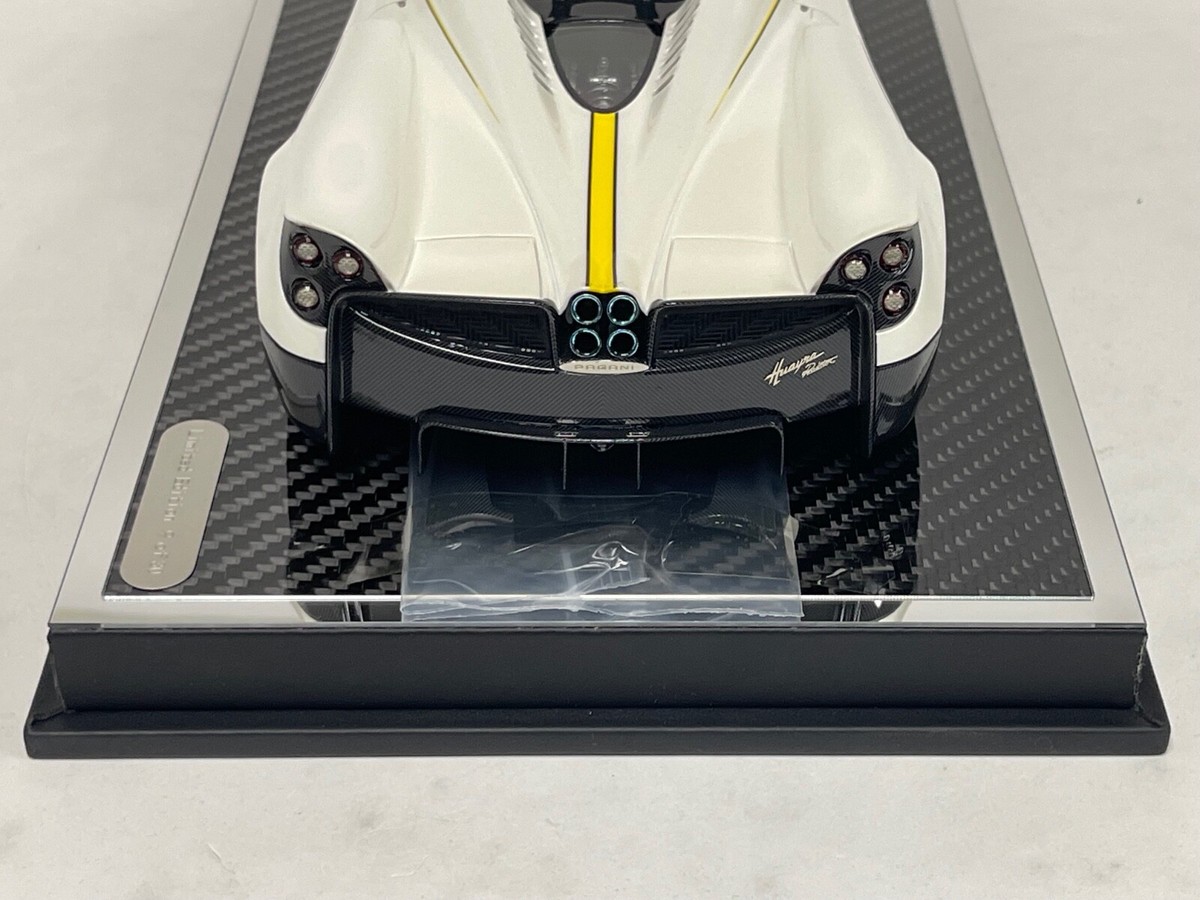 1/18 YY model Pagani Huayra BC Roadster in White on Carbon Base 30
