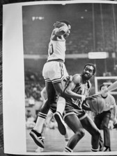 1970S RON KOCH TYPE 1 BASKETBALL PHOTO EARL MINROE JO JO WHITE NBA ABA NCAA USA