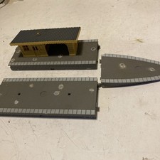 Hornby R500 Station Halt with platform pieces but with figure bases glued on