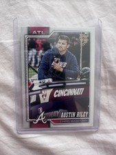 Topps 2025 Series One Austin Riley Atlanta Braves Gold MirrorVariation Shrt Prnt