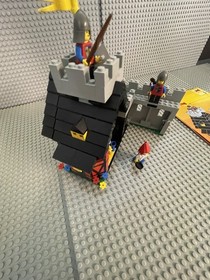 LEGO Castle Guarded Inn 6067 - 100% complete w/ Instructions Vintage