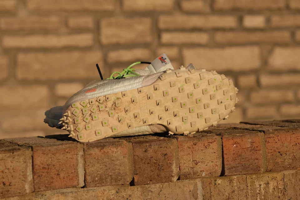 Size 9.5 - Nike Off-White x Waffle Racer Electric Green W - Image 4 of 4